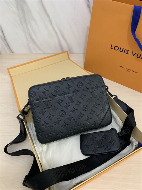 poshmark louis vuitton messenger bag